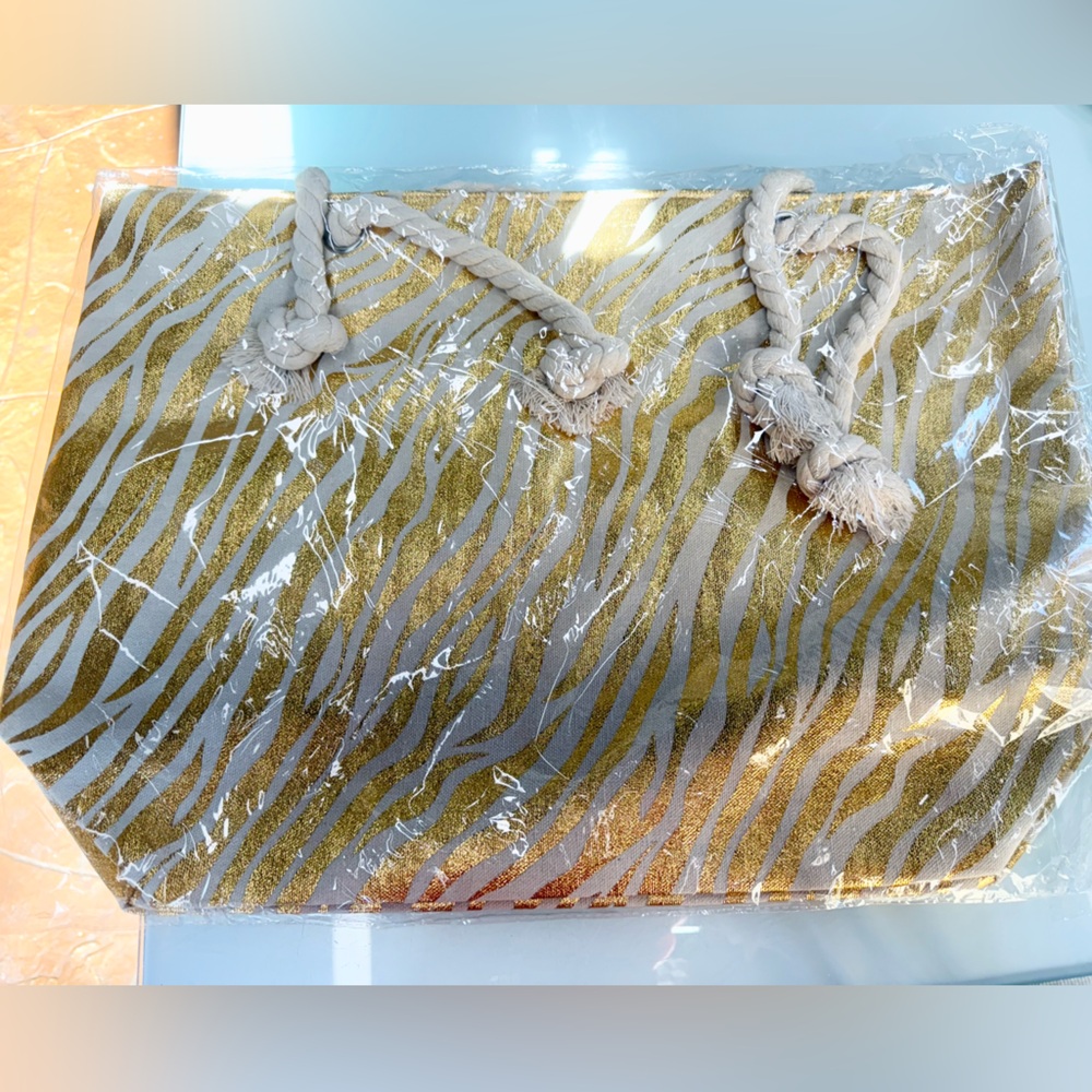 NWT‎ gold Kendall & James gold tote bag with rope handles zipper close pattern 2